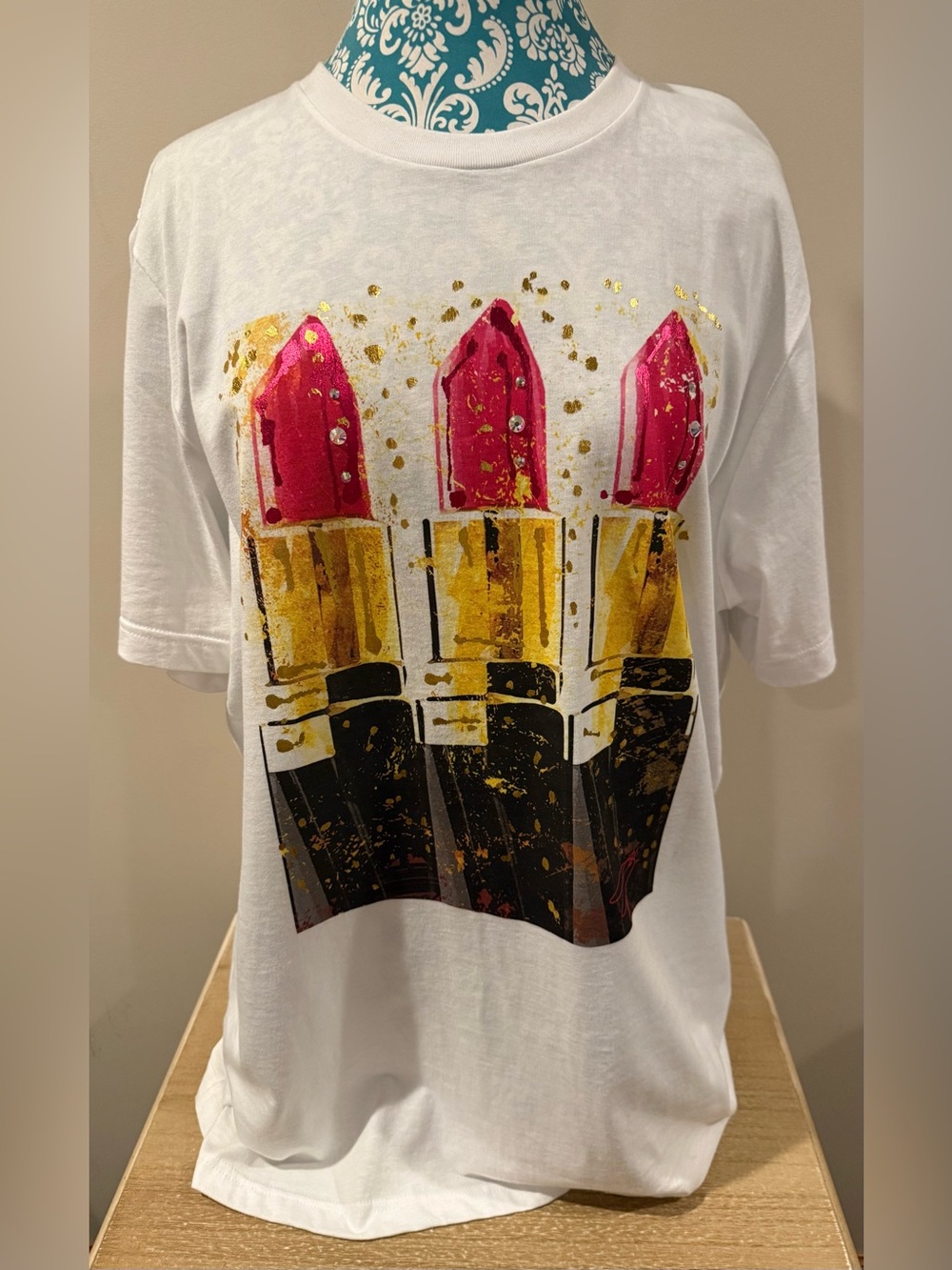 NWOT White Graphic Tee with Pink Lipstick Print
